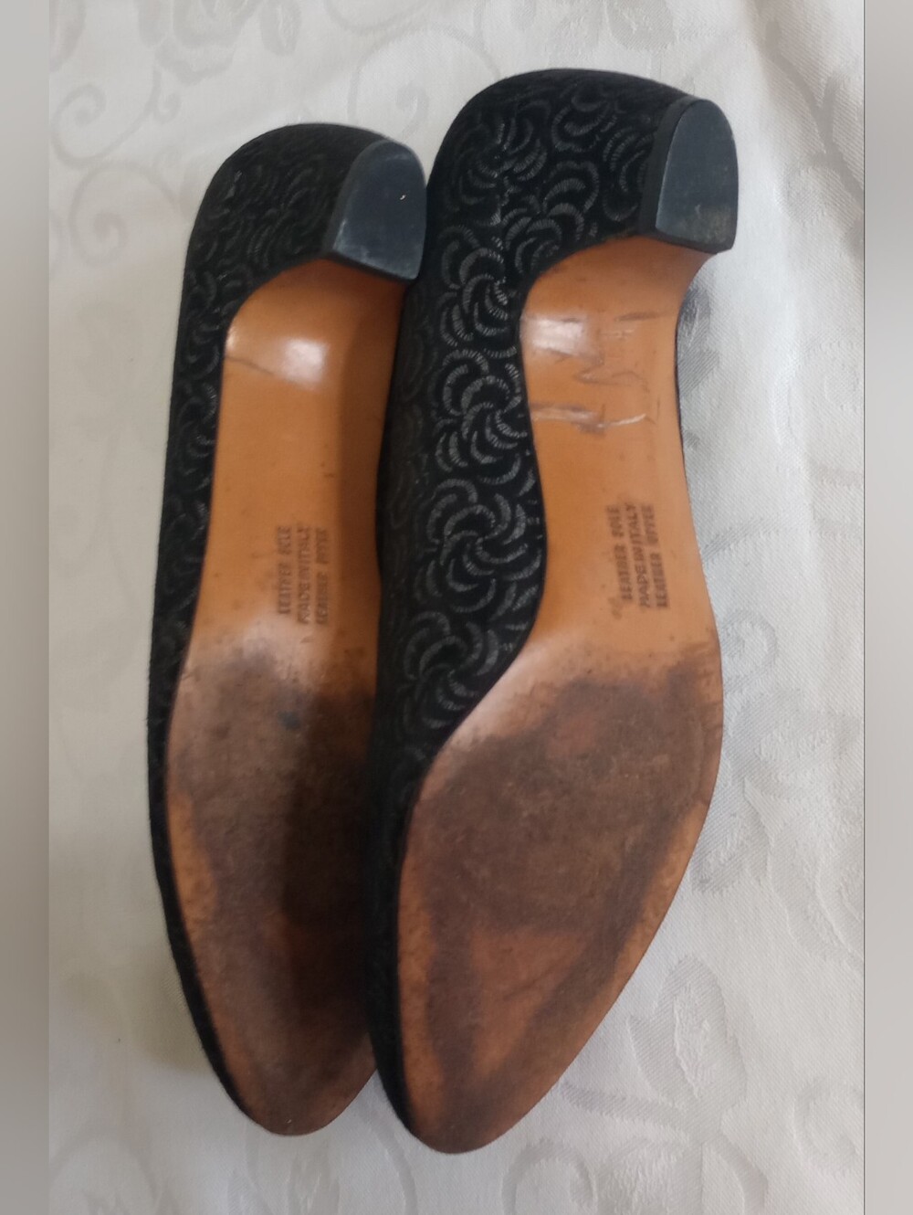 Salvatore Ferragamo Black Patterned Pointed-Toe Flats - Picture 8 of 10